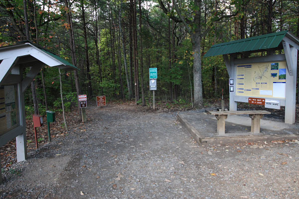 Photo of the Pinnacle Trail head