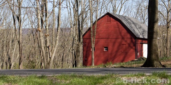 little red barn in stroudsburg