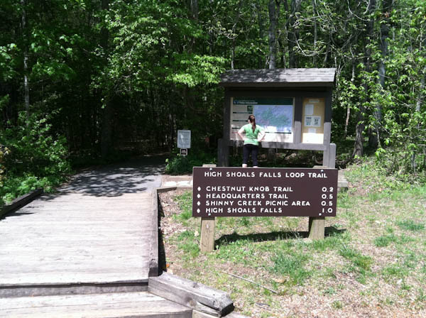 Photo of the trailhead from the parking area